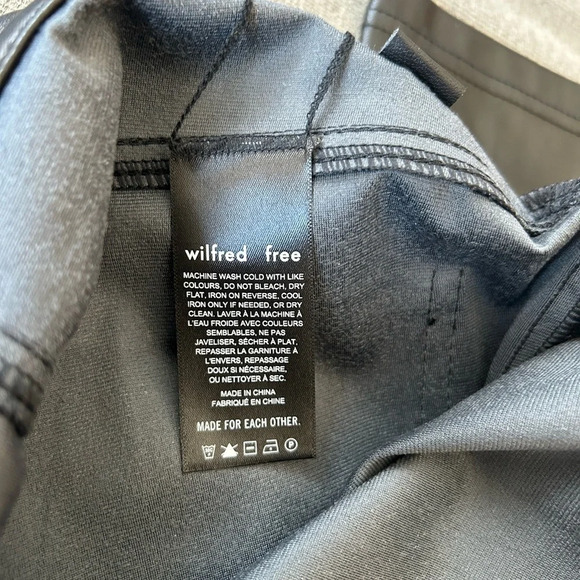 Aritzia Black Vegan Leather Pants Size 0 - Picture 4 of 6